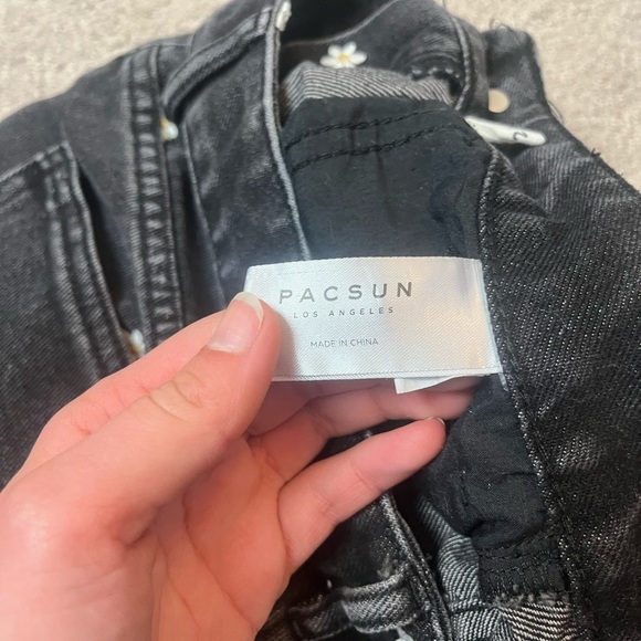 Pacsun Women 25 Short Mom Relaxed Black Denim Daisy Floral Embroidery High Rise - Picture 9 of 12